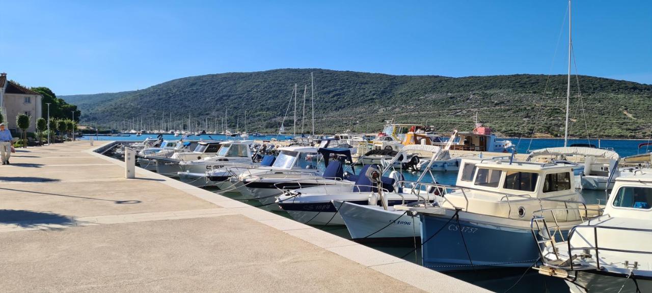 Studio Apartman Loreta Cres Εξωτερικό φωτογραφία