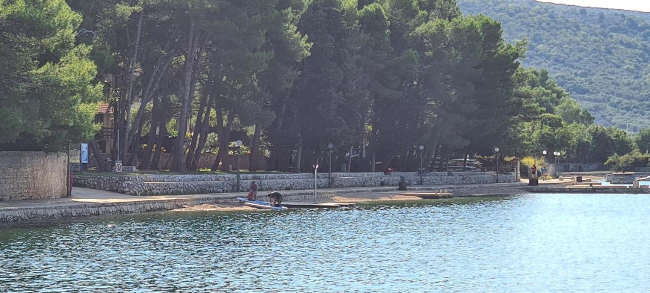 Studio Apartman Loreta Cres Εξωτερικό φωτογραφία