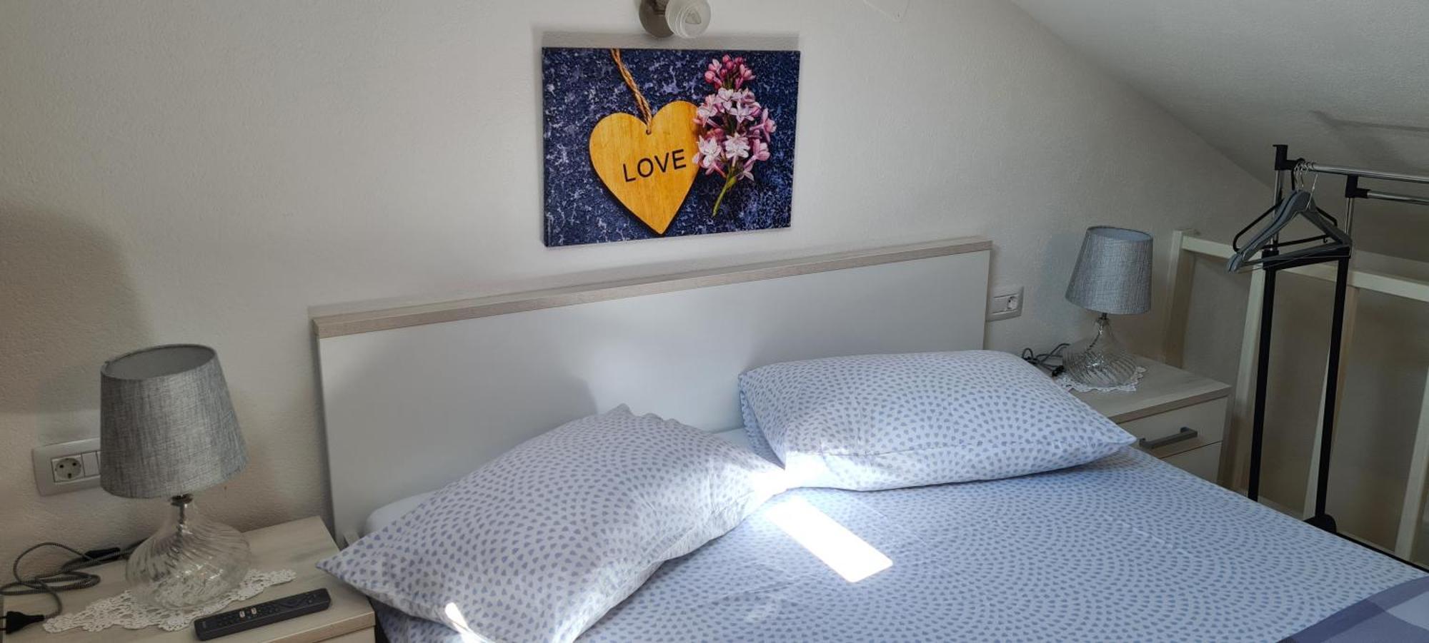 Studio Apartman Loreta Cres Εξωτερικό φωτογραφία
